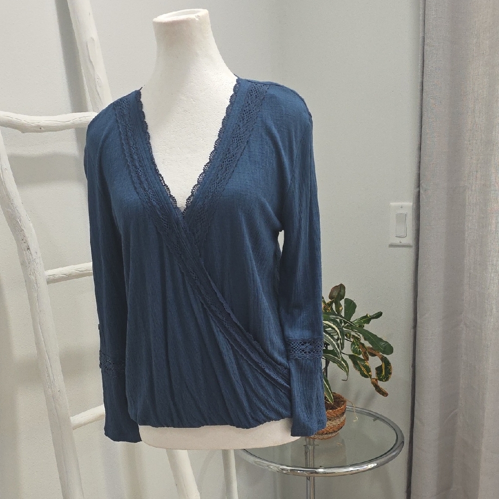 Blue Long Sleeve Lace V-neck Wrap Stretchy Blouse
